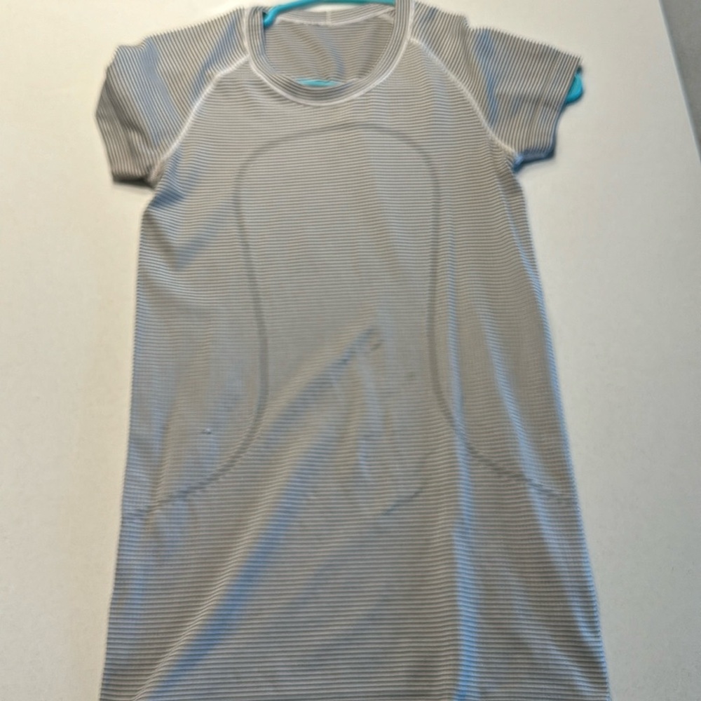 Lululemon swiftly tech t size 4